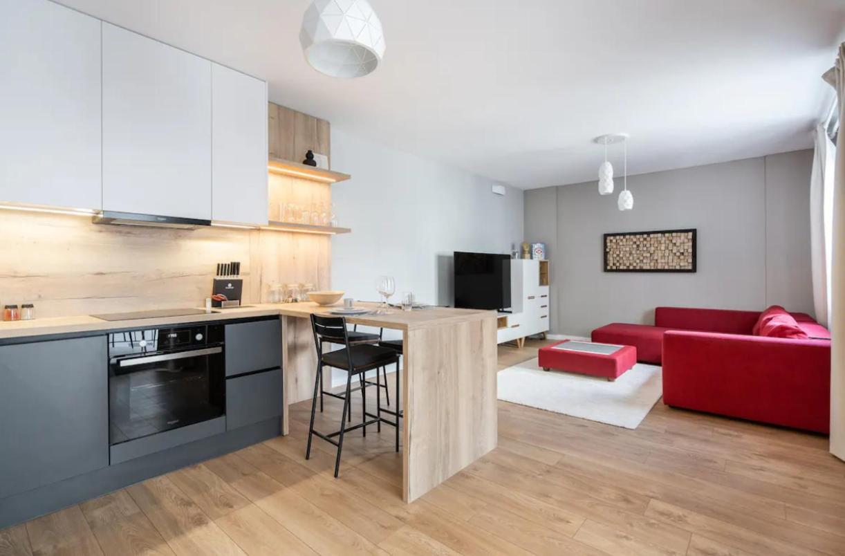 Apartment Black Rose